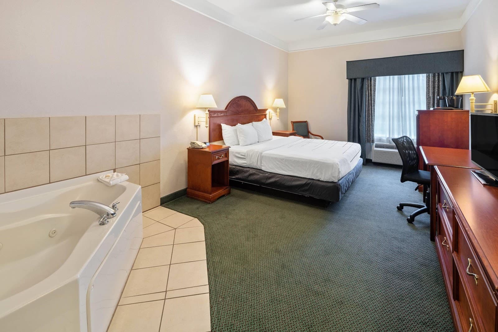 Stay Well Inn & Suites Fort Myers — photograph 5